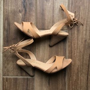 EUC Sole Society nude pumps.